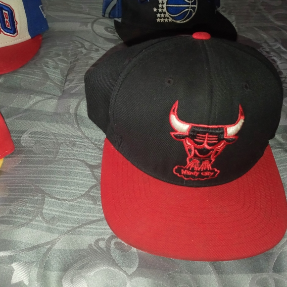 NFL and NBA snapbacks - Picture 8 of 10